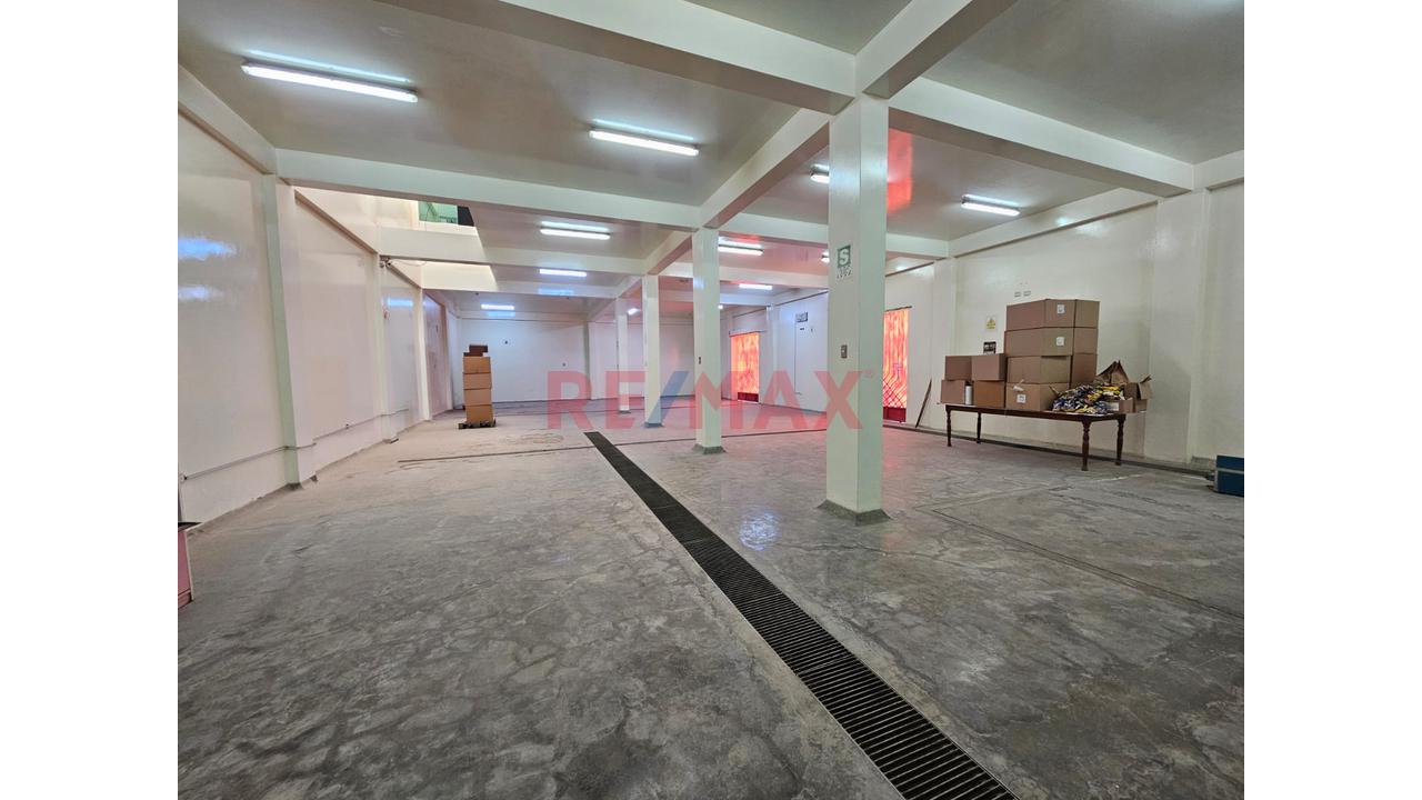 Alquiler De Terreno Comercial/Industrial Con Amplia Construcción Y Almacén – Cerca De Alta Complejidad - 7