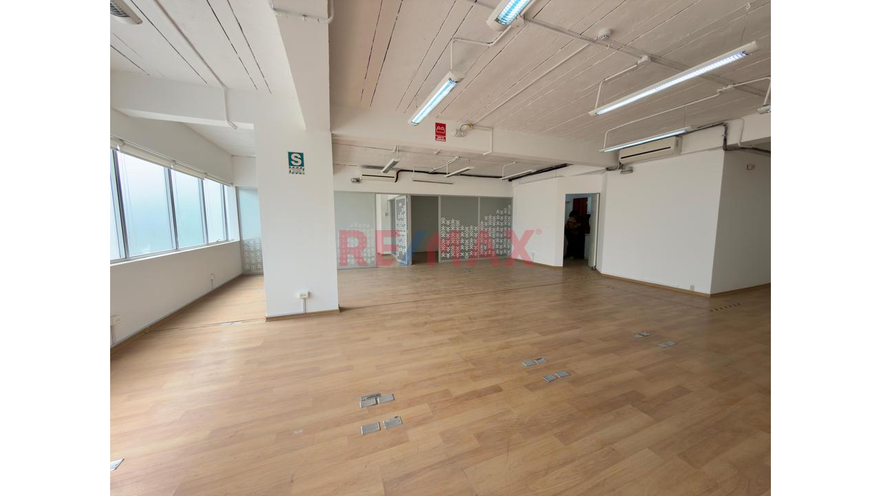 Vendo Oficina Implementada De 136 M² En Río Business Center: Con 2 Estacionamientos — foto 5