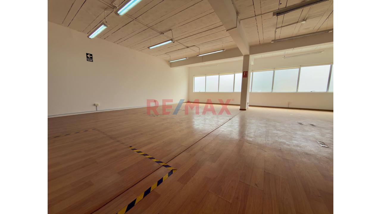 Vendo Oficina Implementada De 136 M² En Río Business Center: Con 2 Estacionamientos — foto 4