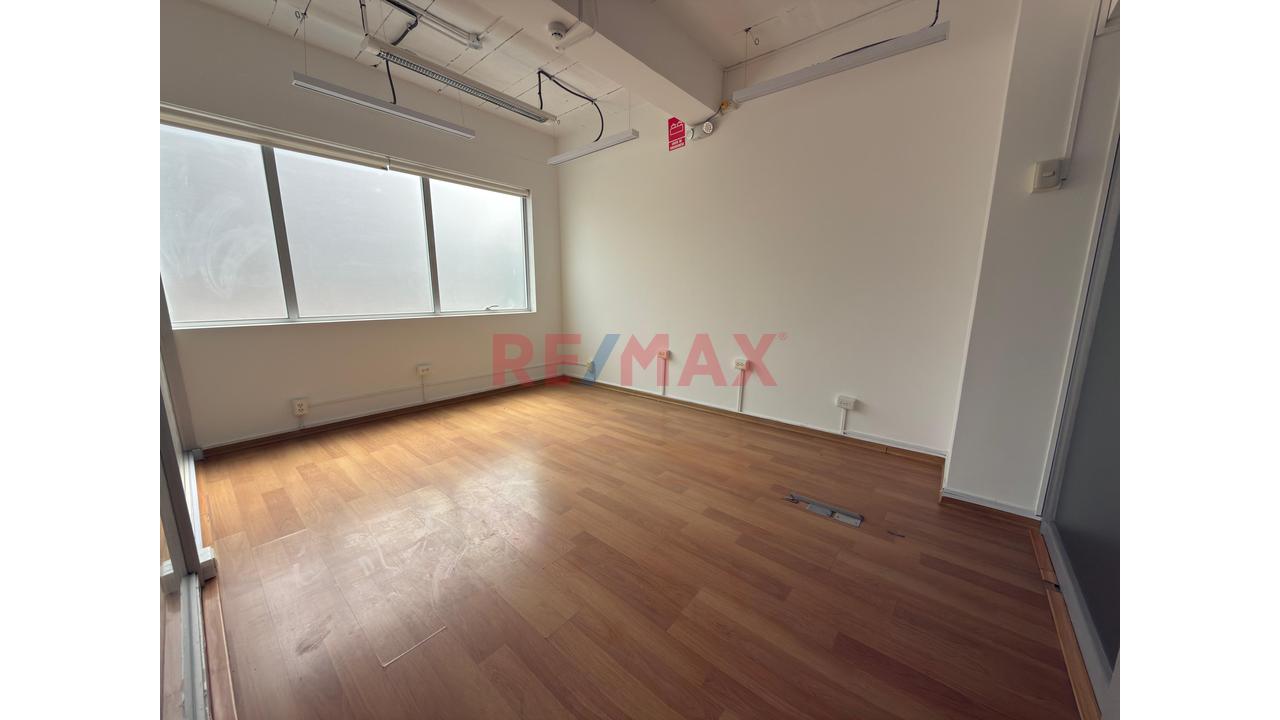 Vendo Oficina Implementada De 136 M² En Río Business Center: Con 2 Estacionamientos — foto 12