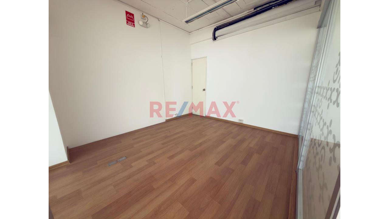 Vendo Oficina Implementada De 136 M² En Río Business Center: Con 2 Estacionamientos — foto 11