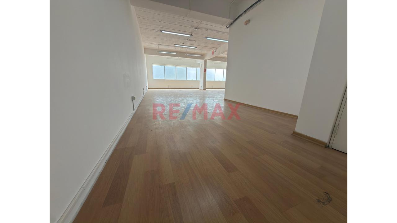 Vendo Oficina Implementada De 136 M² En Río Business Center: Con 2 Estacionamientos — foto 6