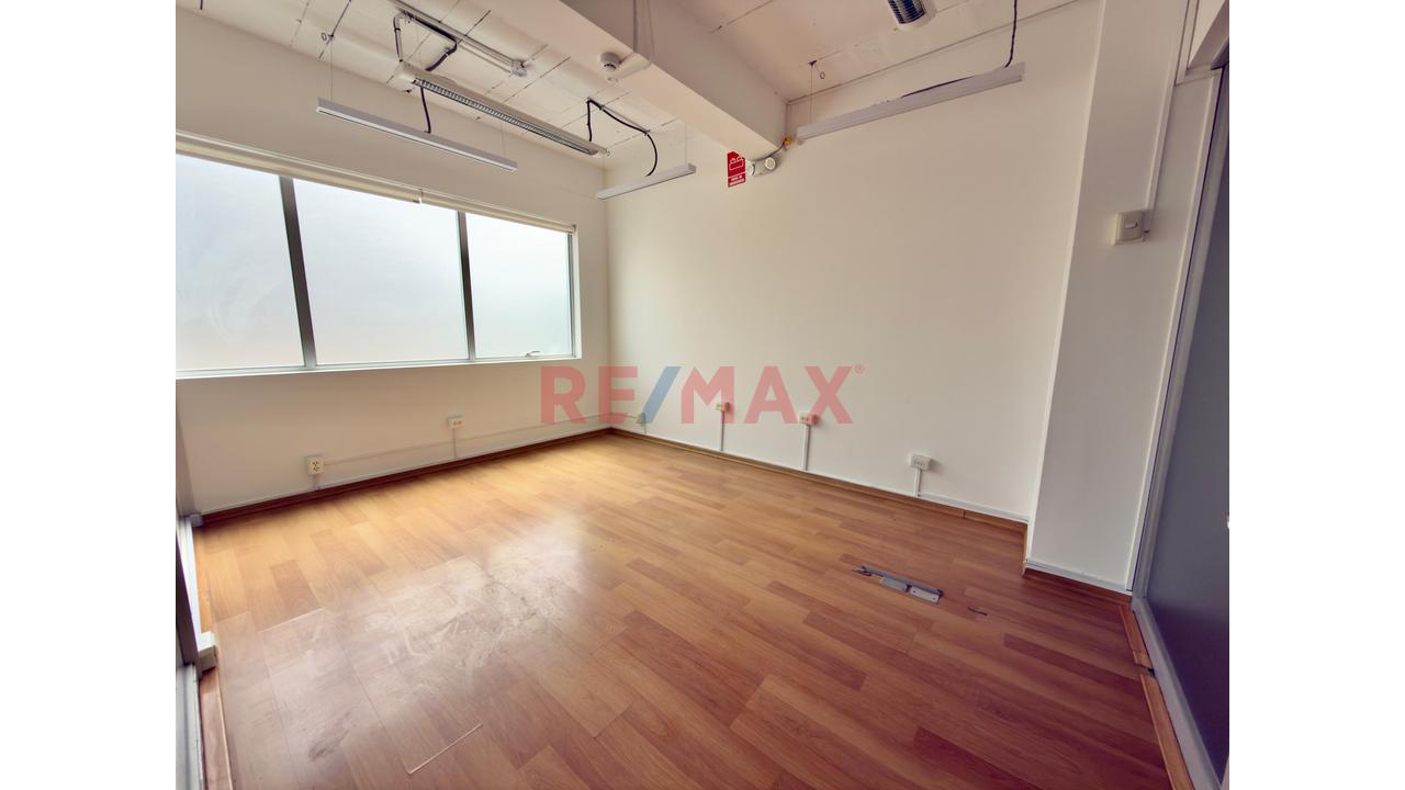 Vendo Oficina Implementada De 136 M² En Río Business Center: Con 2 Estacionamientos — foto 10