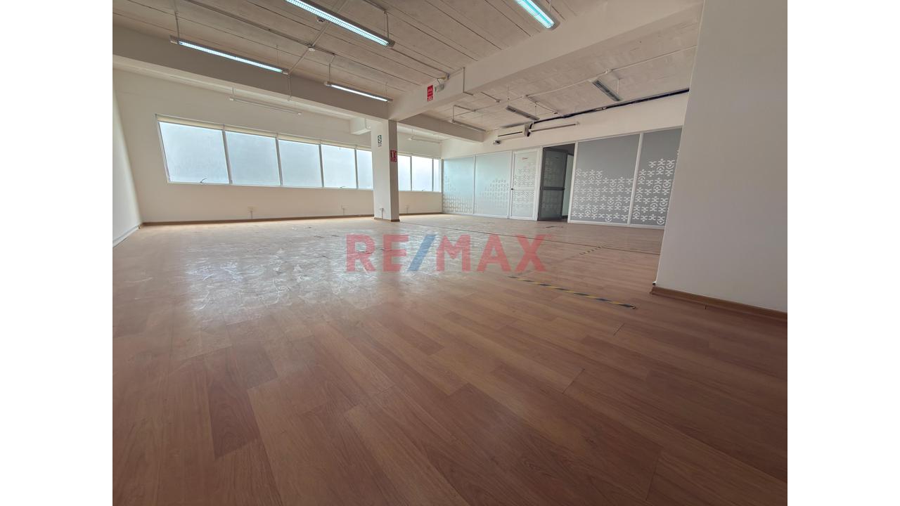 Vendo Oficina Implementada De 136 M² En Río Business Center: Con 2 Estacionamientos — foto 8
