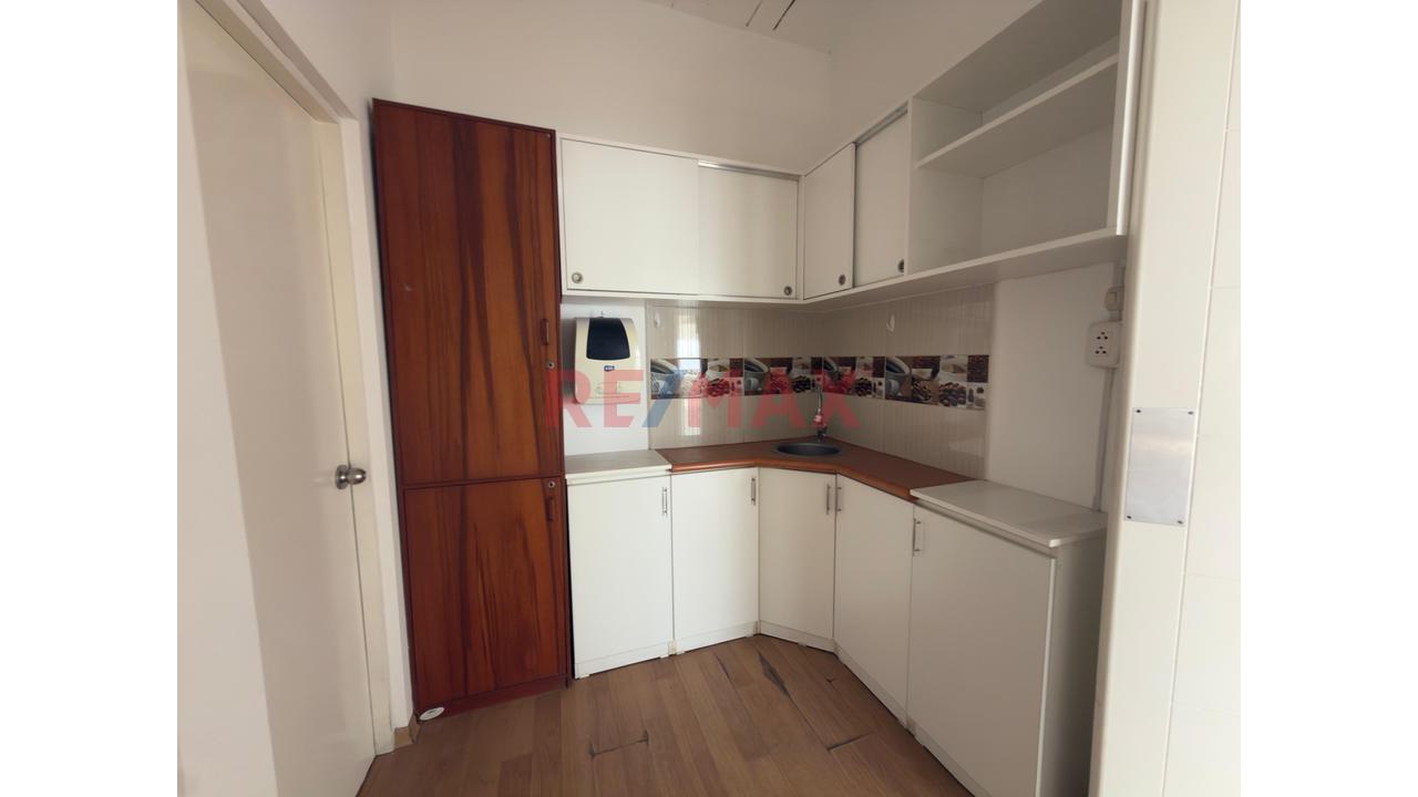 Vendo Oficina Implementada De 136 M² En Río Business Center: Con 2 Estacionamientos — foto 15