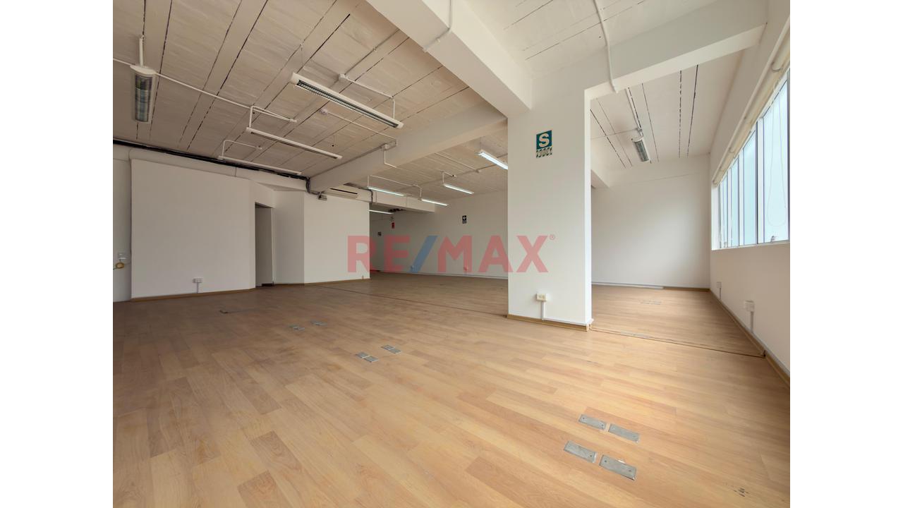 Vendo Oficina Implementada De 136 M² En Río Business Center: Con 2 Estacionamientos — foto 3
