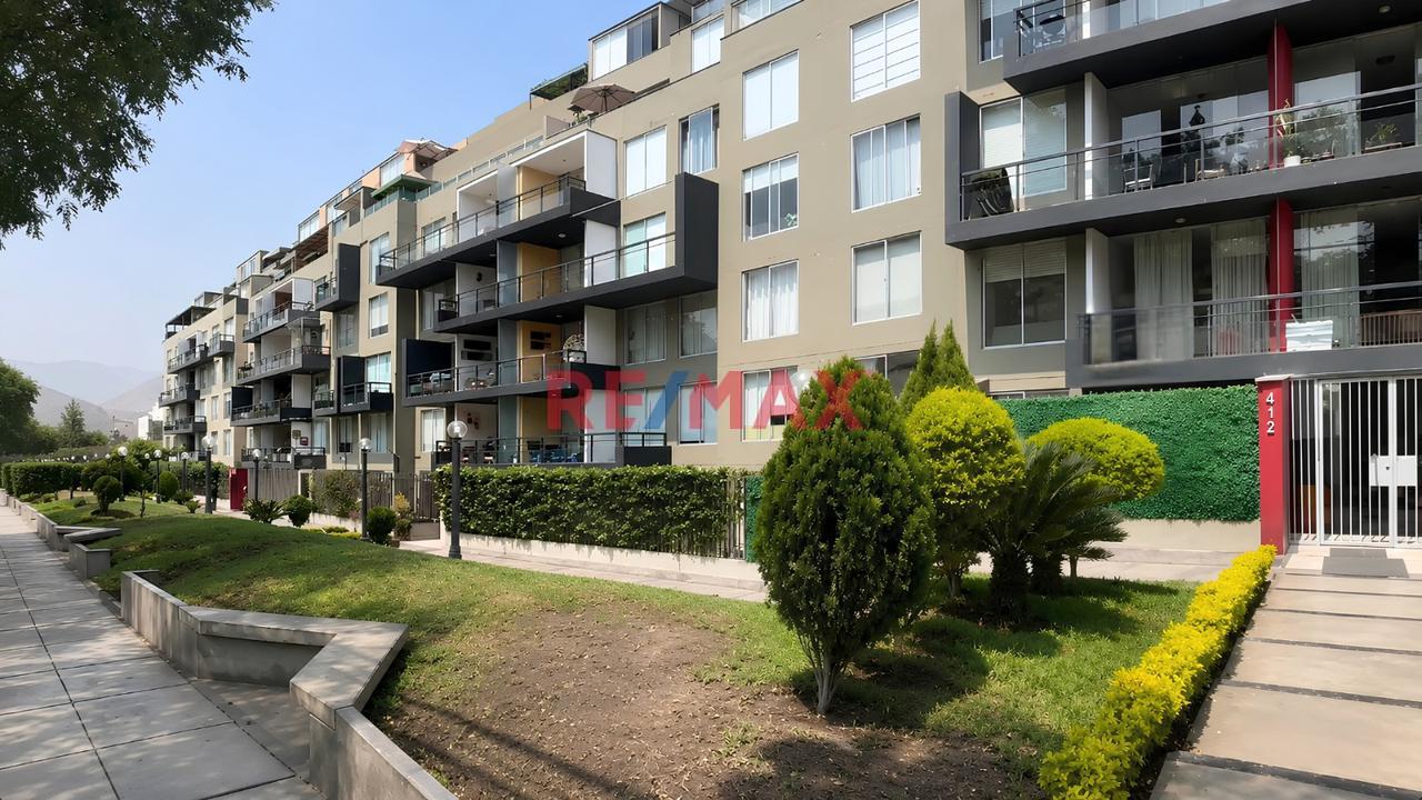 Se Vende Cómodo Y Funcional Departamento En Primer Piso Con Terraza Y Vista Al Jardin De Las Areas Comunes