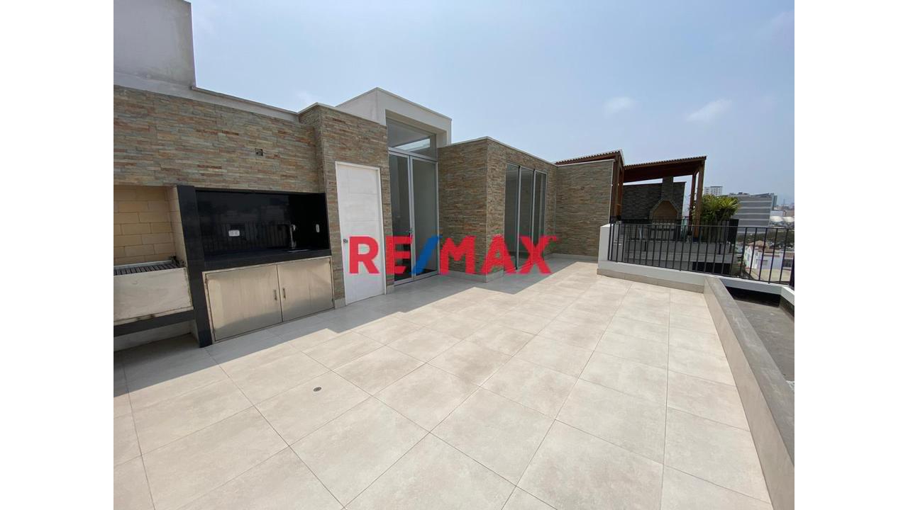 Exclusivo Dúplex Con Espectacular Vista A La Huaca Pucllana - Miraflores