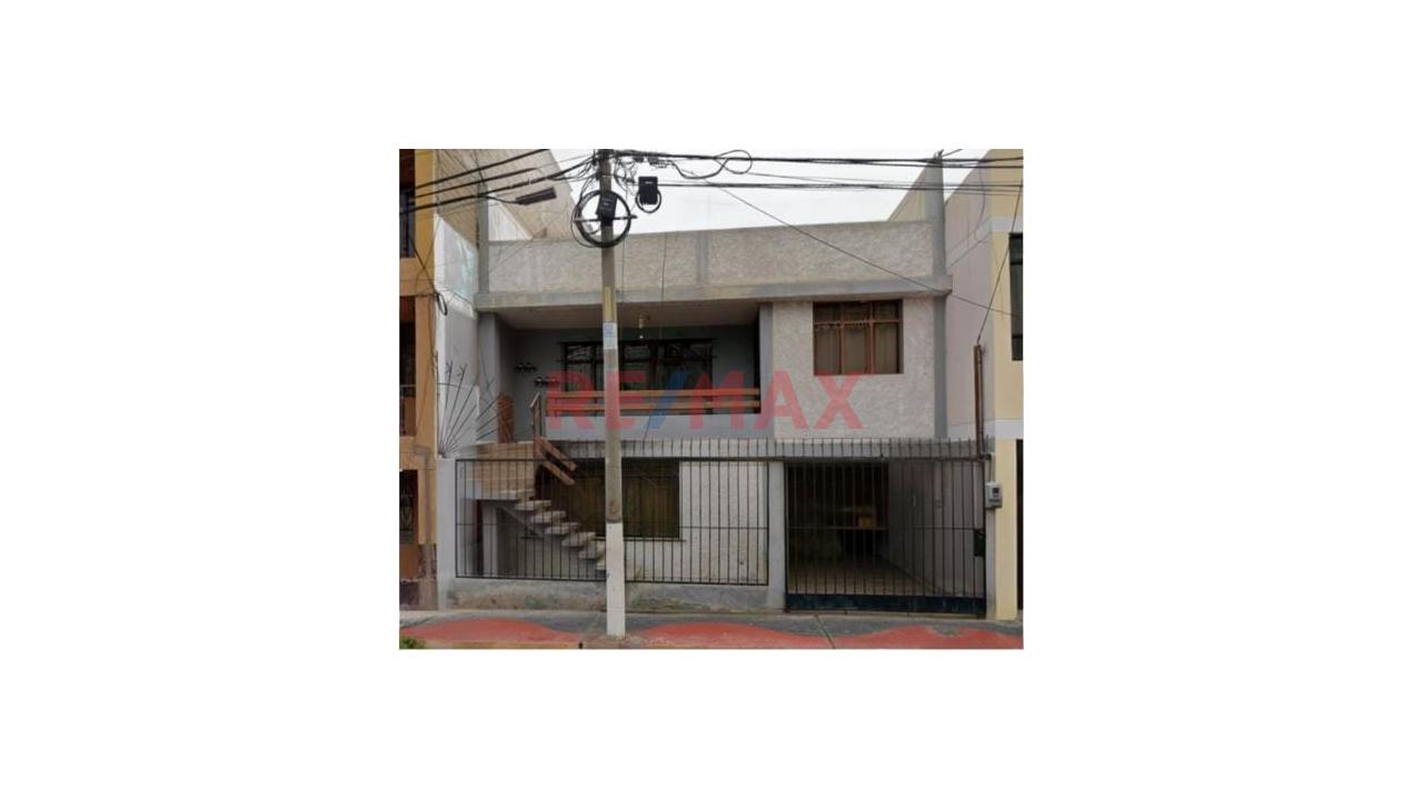 Amplia Propiedad En Venta – Excelente Ubicación En Urbanización Ilo - 2