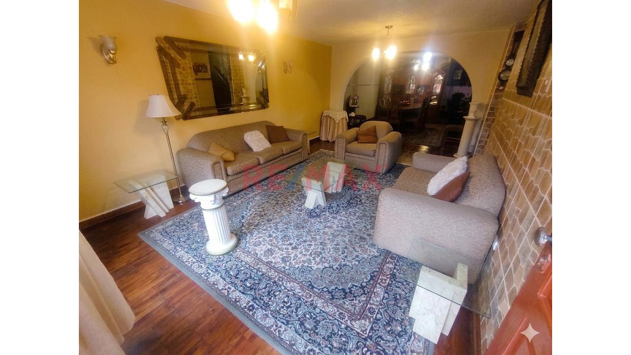 Hermosa Casa De 3 Pisos En Venta Cerca A Parque - Urb. Santa Leonor, Chorrillos — foto 3
