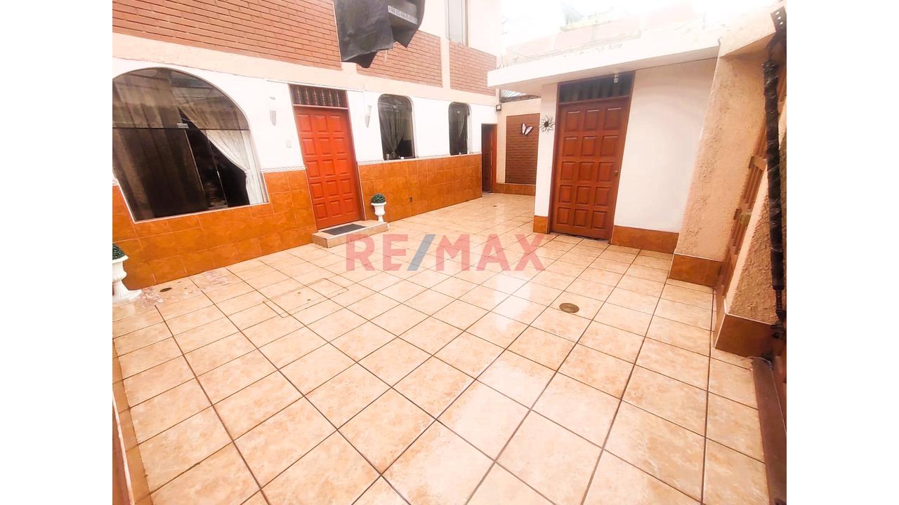 Hermosa Casa De 3 Pisos En Venta Cerca A Parque - Urb. Santa Leonor, Chorrillos — foto 2