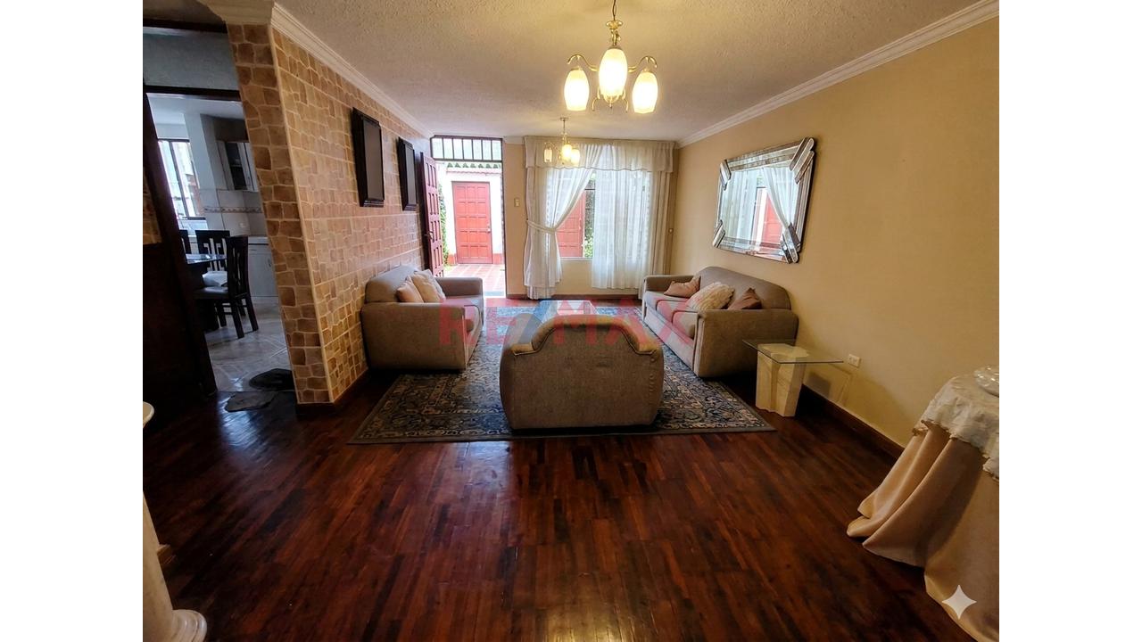 Hermosa Casa De 3 Pisos En Venta Cerca A Parque - Urb. Santa Leonor, Chorrillos — foto 4