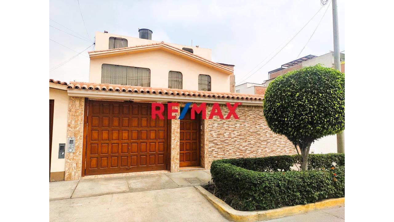 Hermosa Casa De 3 Pisos En Venta Cerca A Parque - Urb. Santa Leonor, Chorrillos