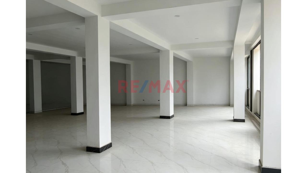 *¡Alquiler De Amplio Local Comercial En Puente Piedra!* - 3