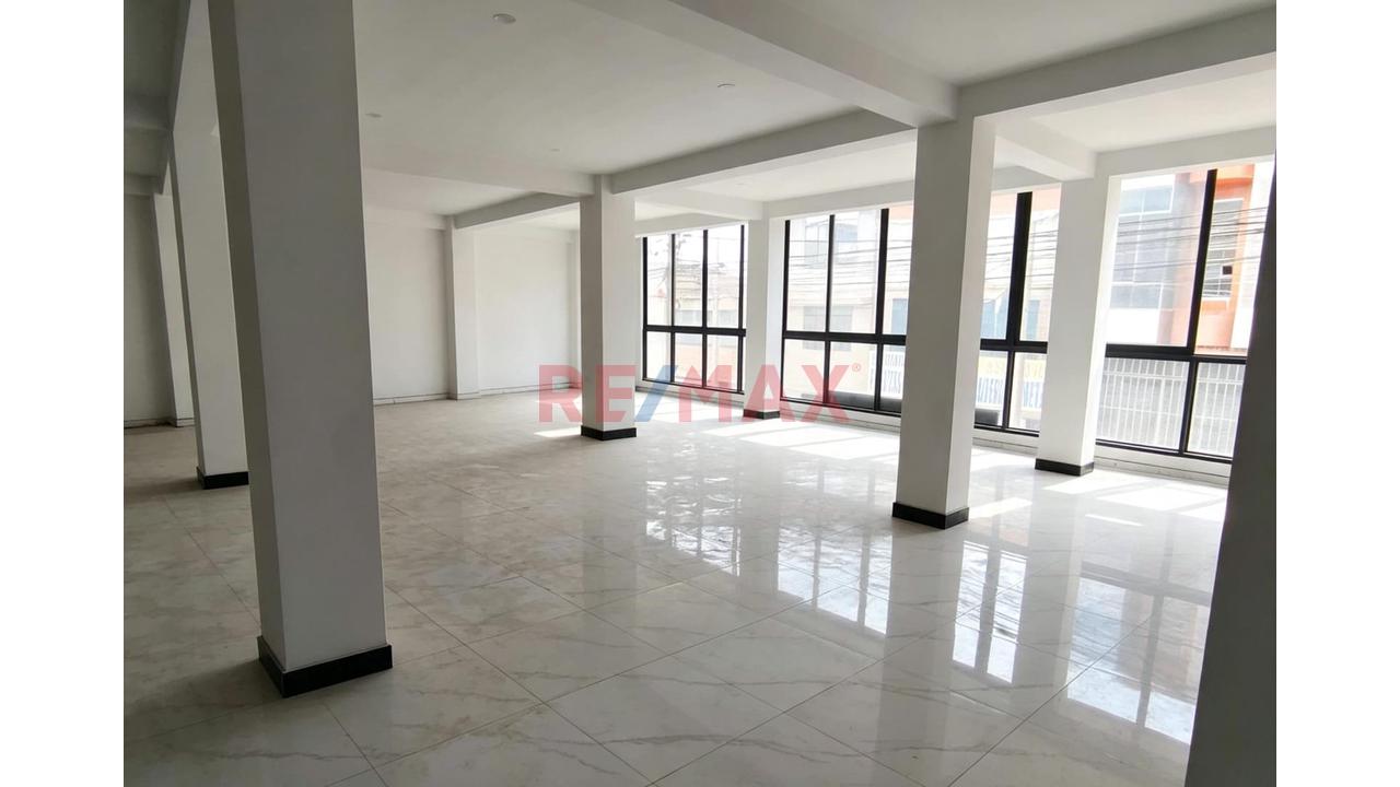 *¡Alquiler De Amplio Local Comercial En Puente Piedra!* - 4