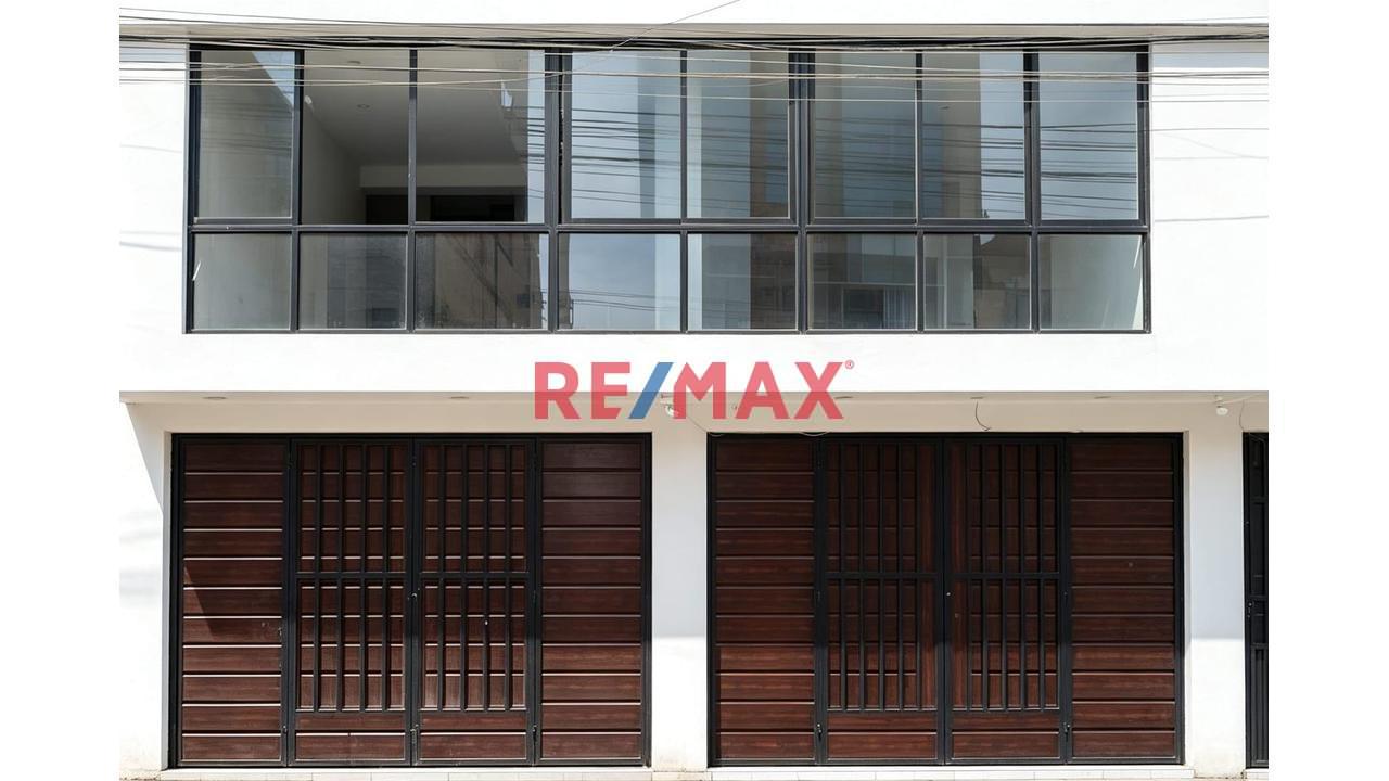 *¡Alquiler De Amplio Local Comercial En Puente Piedra!* - 1