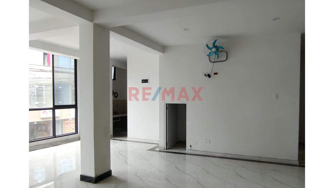 *¡Alquiler De Amplio Local Comercial En Puente Piedra!* - 6