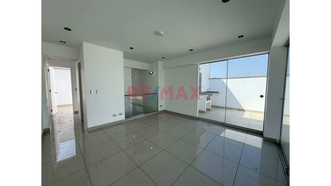 Alquilo Departamento Duplex Con Cochera En Miraflores - 12