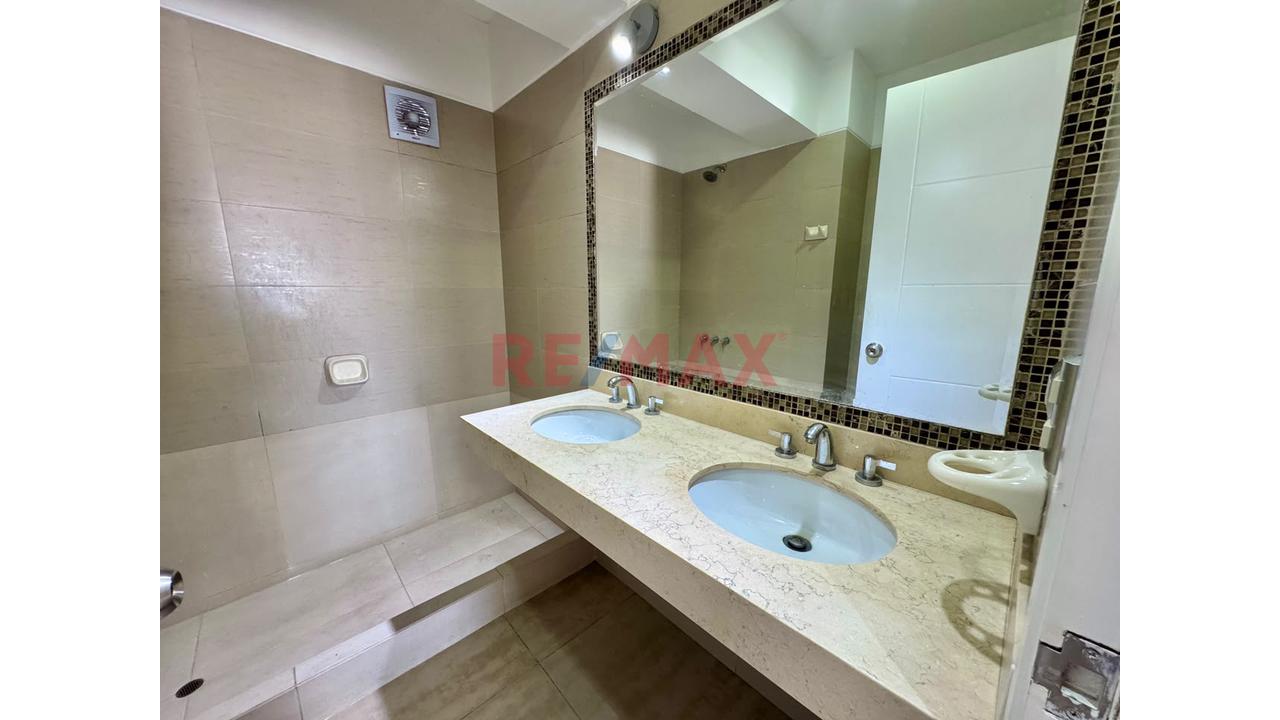 Alquilo Departamento Duplex Con Cochera En Miraflores - 11