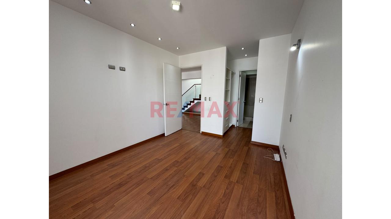Alquilo Departamento Duplex Con Cochera En Miraflores - 9