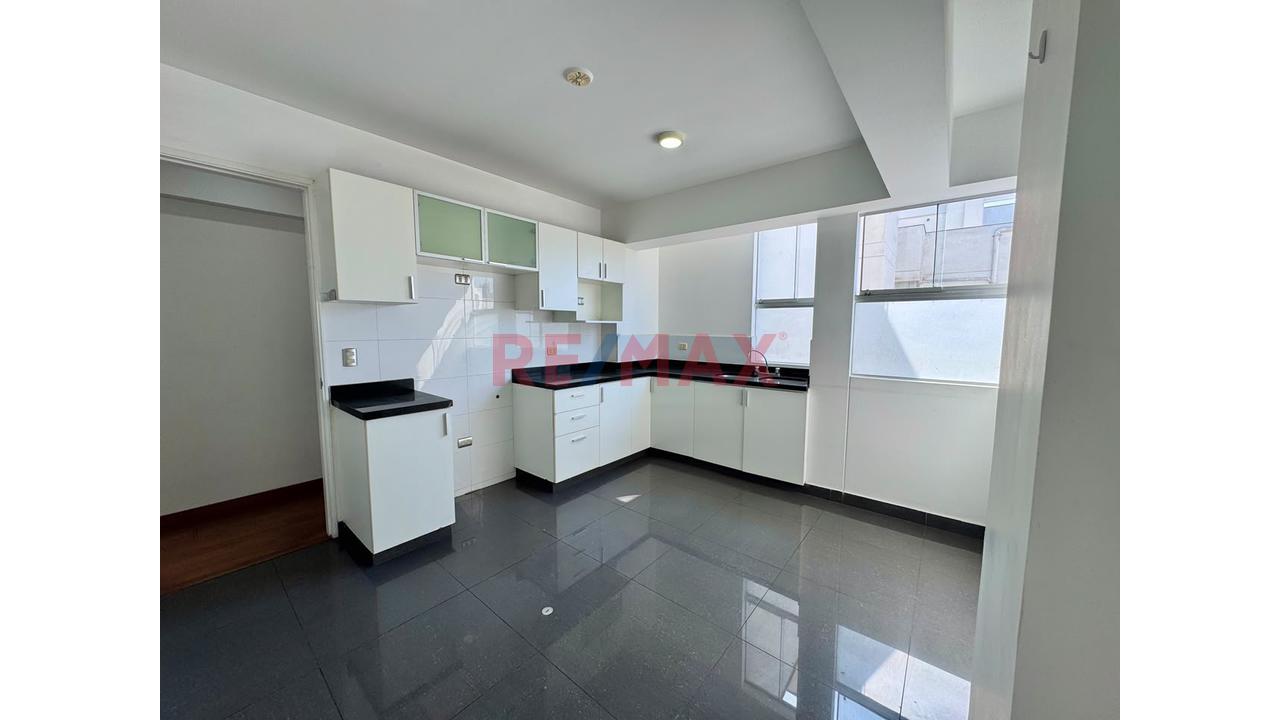 Alquilo Departamento Duplex Con Cochera En Miraflores - 5