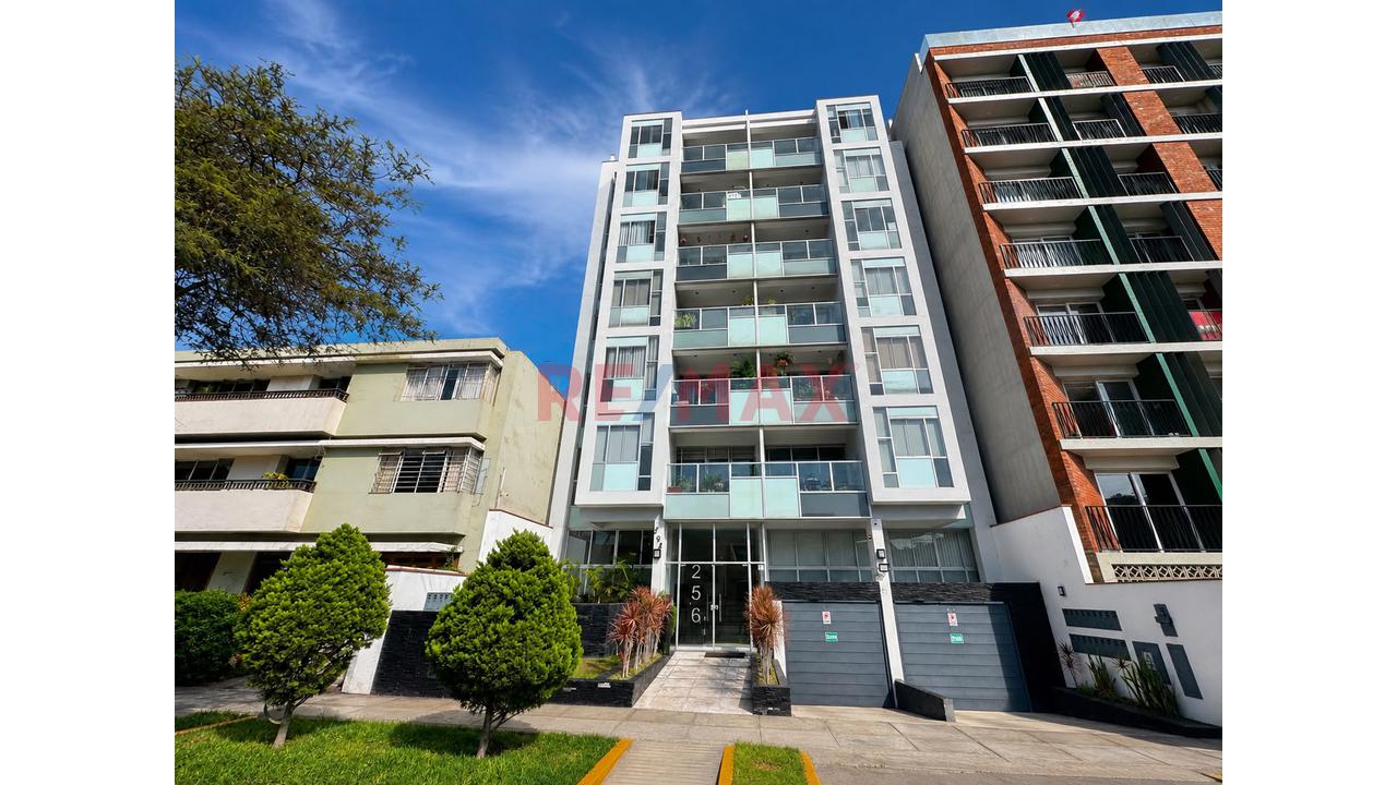 Alquilo Departamento Duplex Con Cochera En Miraflores - 2