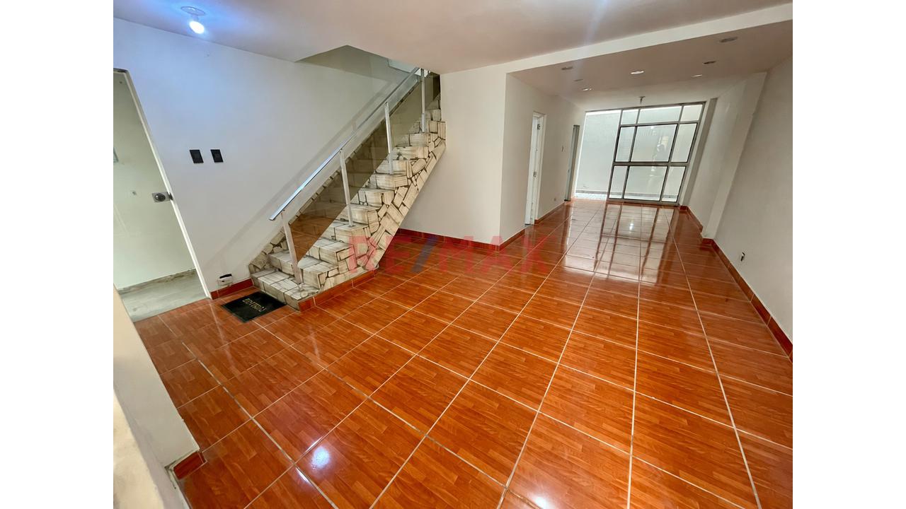 Venta Casa De 3 Pisos Con Terraza En Bellavista – Us$114,000 - 3