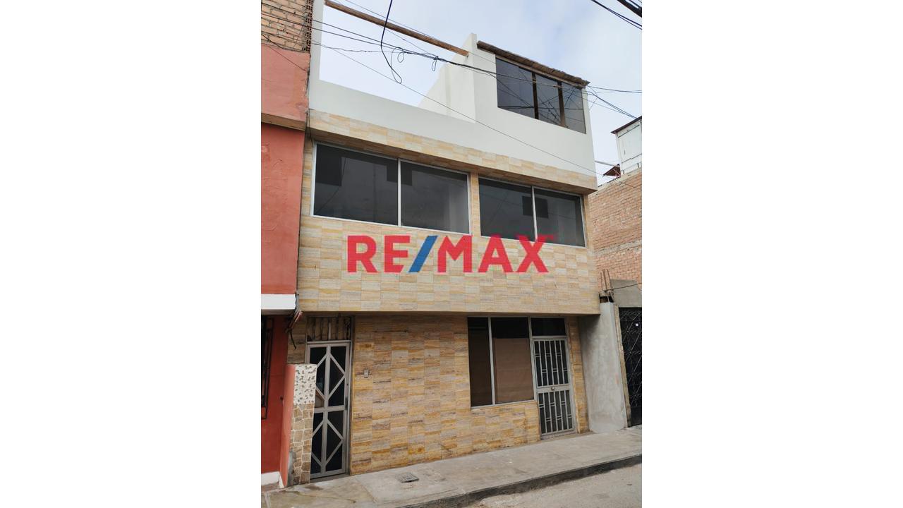 Venta Casa De 3 Pisos Con Terraza En Bellavista – Us$114,000