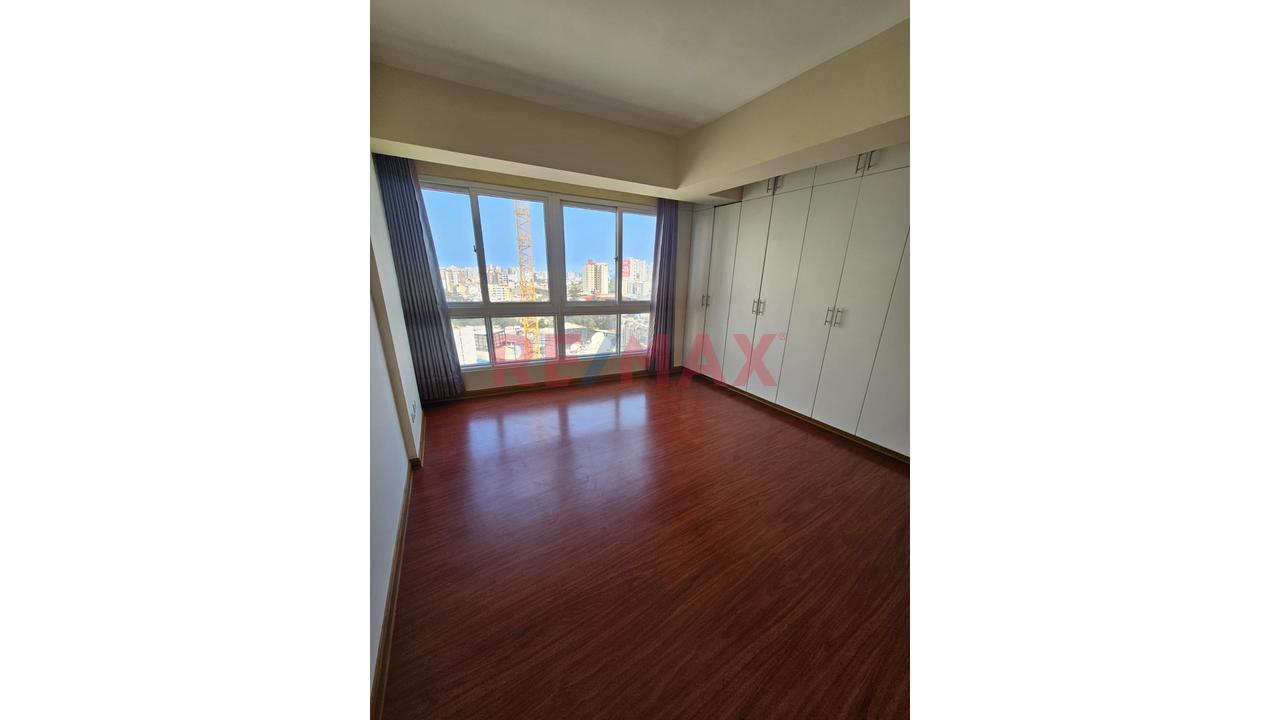 Vendo Departamento En Piso 13: Vista Panorámica, Cochera Y A Pasos Del Real Plaza Salaverry — foto 3