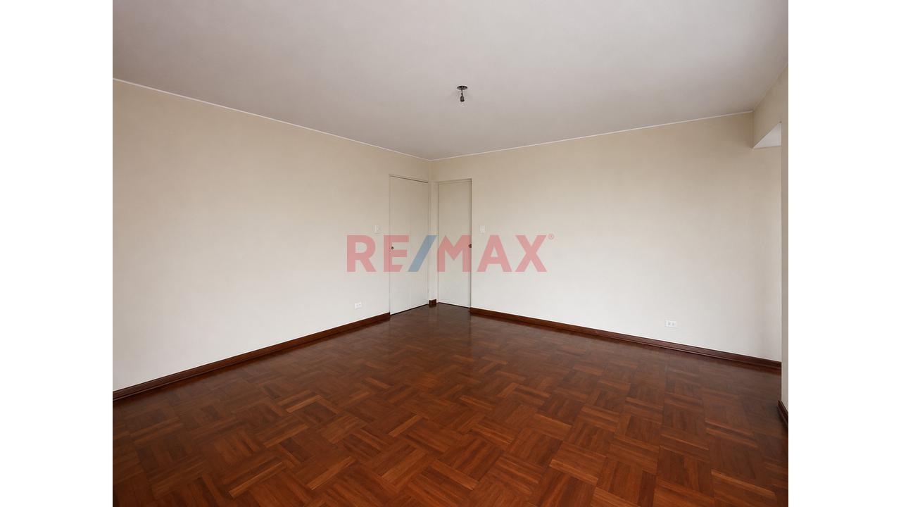 Departamento En Venta San Isidro - Frente Embajada De Chile / 2 Depas En 1 — foto 11