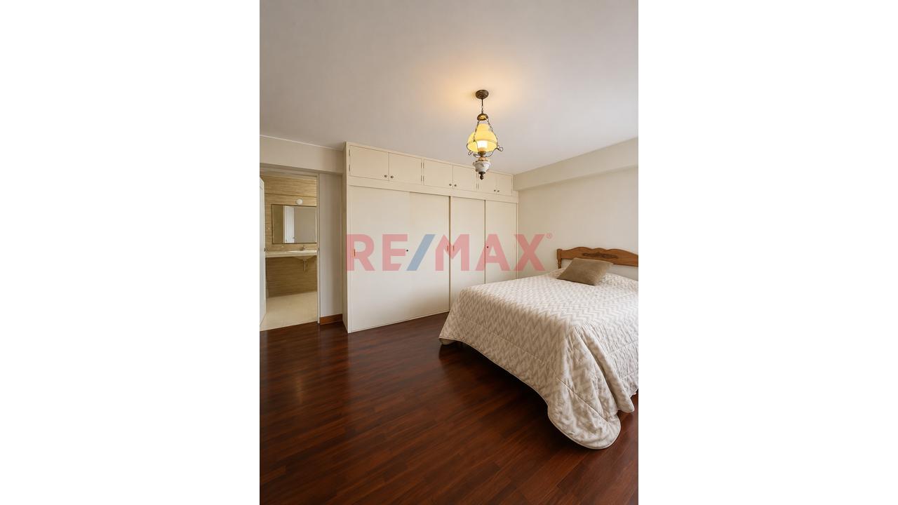 Departamento En Venta San Isidro - Frente Embajada De Chile / 2 Depas En 1 — foto 2