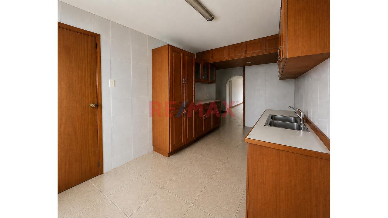 Departamento En Venta San Isidro - Frente Embajada De Chile / 2 Depas En 1 — foto 7
