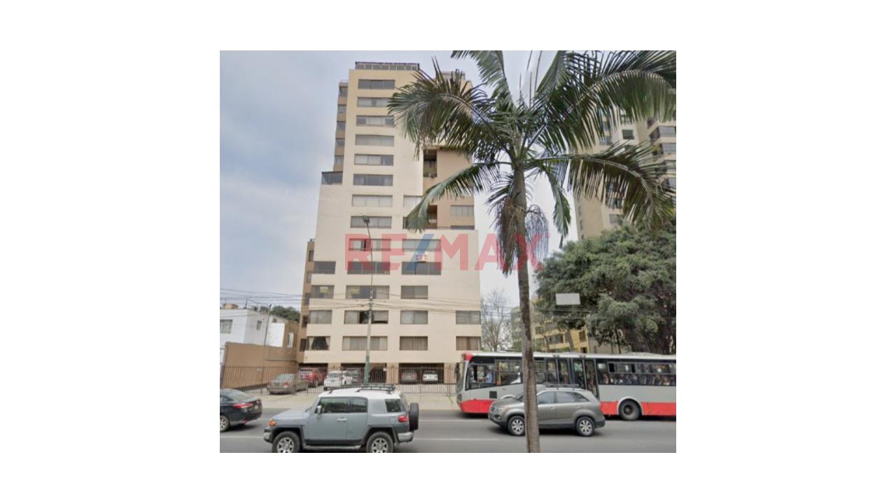 Departamento En Venta San Isidro - Frente Embajada De Chile / 2 Depas En 1 — foto 3