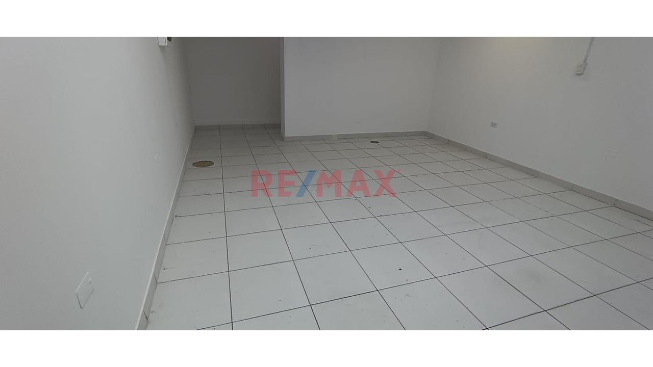 Alquiler De Local Comercial En El Callao De 38 M2, En Toda La Av. Saenz Peña Al Costado Del Mercado Central — foto 7