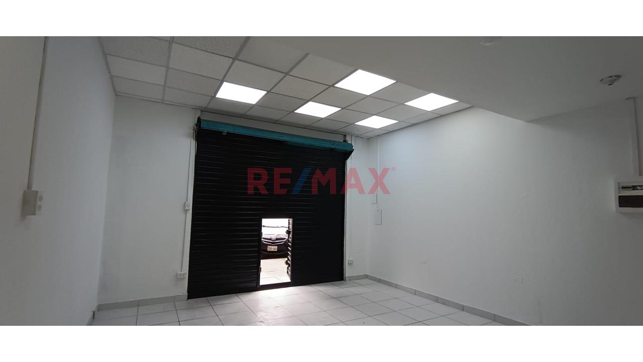 Alquiler De Local Comercial En El Callao De 38 M2, En Toda La Av. Saenz Peña Al Costado Del Mercado Central — foto 3