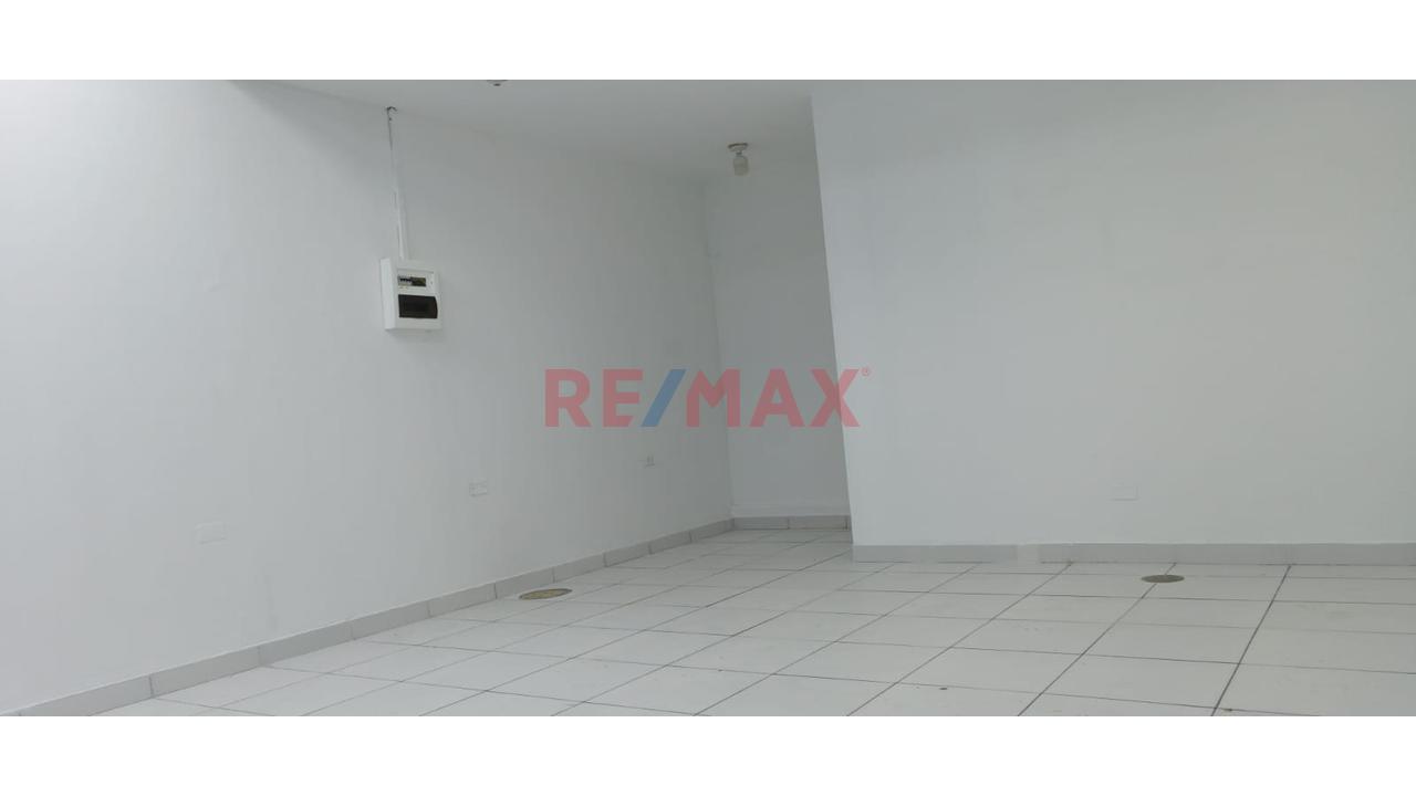 Alquiler De Local Comercial En El Callao De 38 M2, En Toda La Av. Saenz Peña Al Costado Del Mercado Central — foto 12