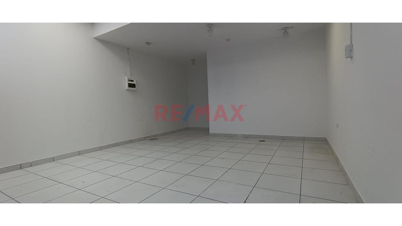 Alquiler De Local Comercial En El Callao De 38 M2, En Toda La Av. Saenz Peña Al Costado Del Mercado Central — foto 5