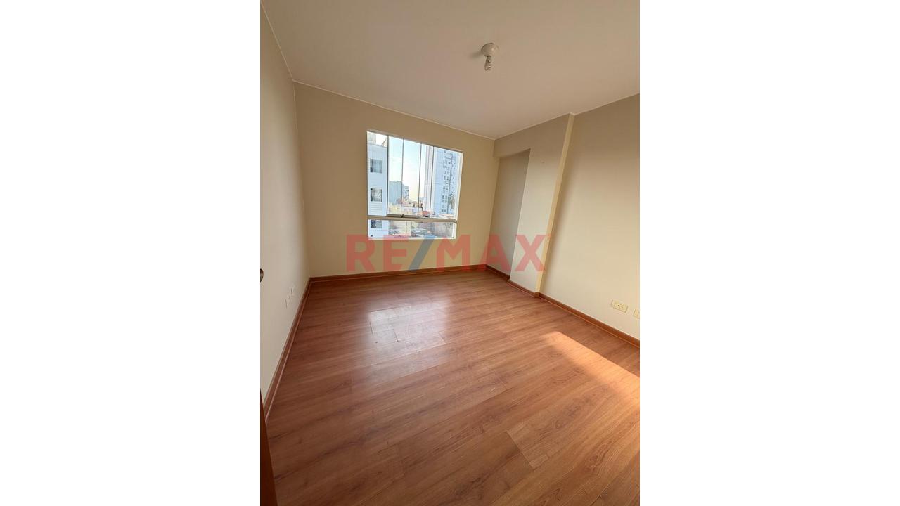 Alquiler De Departamento Con Amplia Terraza Y Cochera – Pueblo Libre — foto 4