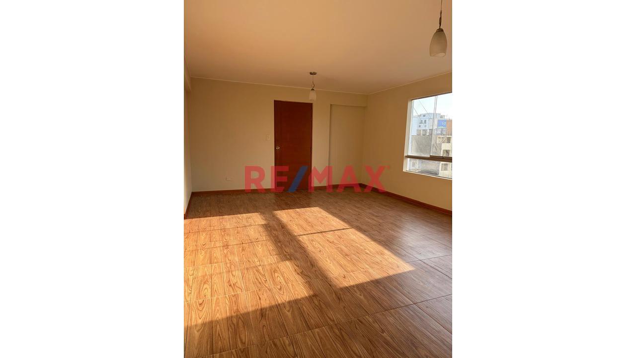 Alquiler De Departamento Con Amplia Terraza Y Cochera – Pueblo Libre