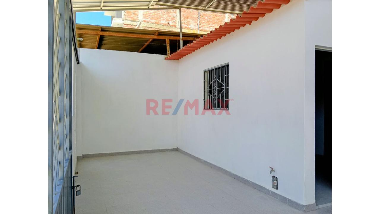 Oportunidad!!! Venta De Casa En Urb. San Bernardo De 160 M2 Cerca A Maxi Ahorro - 2
