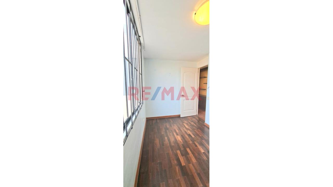 ¡Exclusivo Y Listo Para Mudarse! Departamento De 3 Dor. + Estudio + Cochera Techada En Condominio Con Jardines En Surco — foto 13