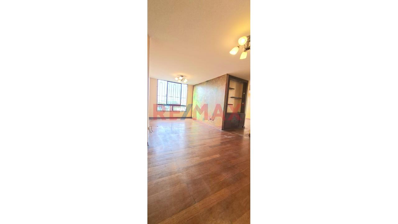 ¡Exclusivo Y Listo Para Mudarse! Departamento De 3 Dor. + Estudio + Cochera Techada En Condominio Con Jardines En Surco — foto 4