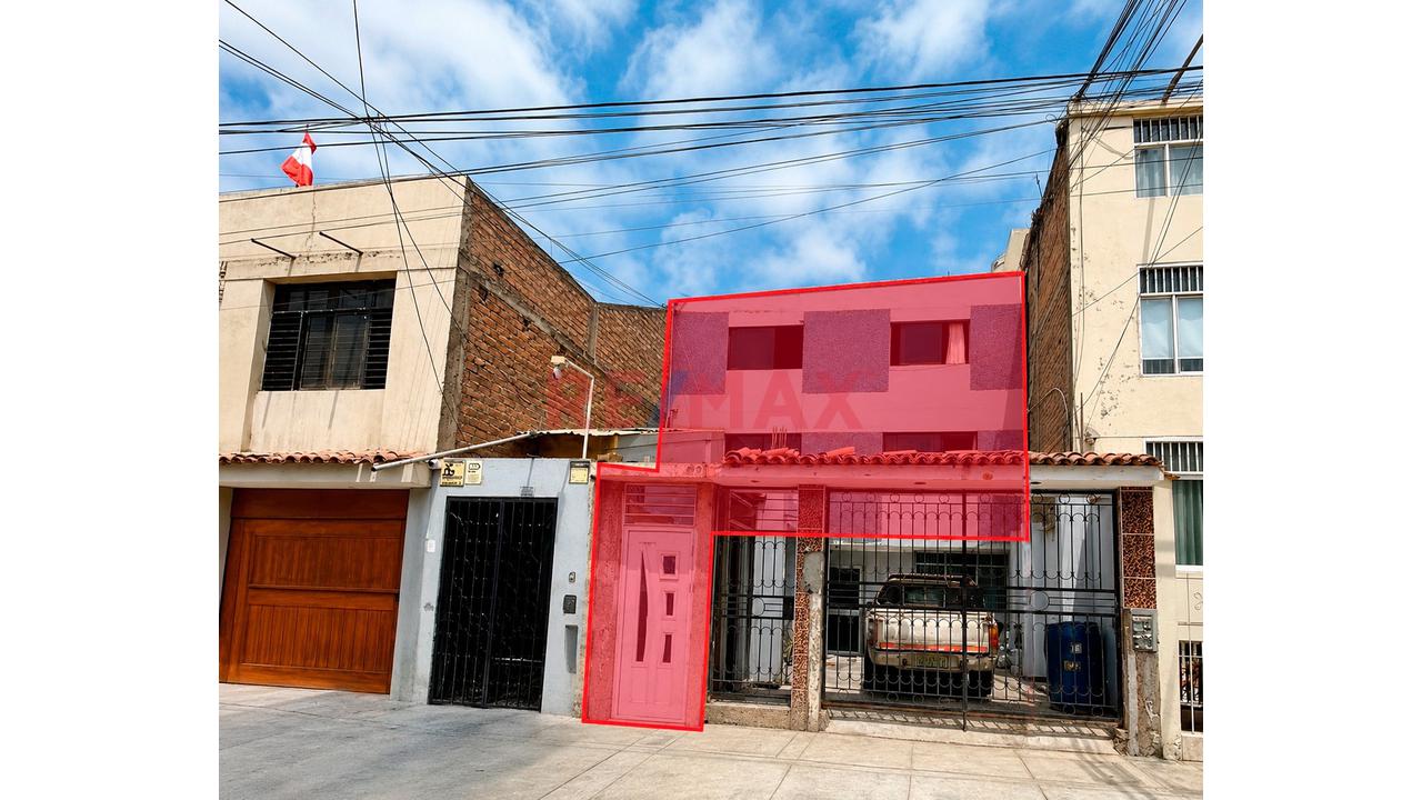 Venta De Departamento Duplex Con Azotea Urb Primavera - 2