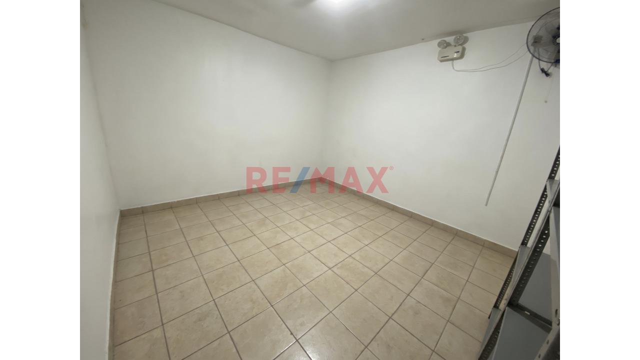 Venta De Departamento Duplex Con Azotea Urb Primavera - 6