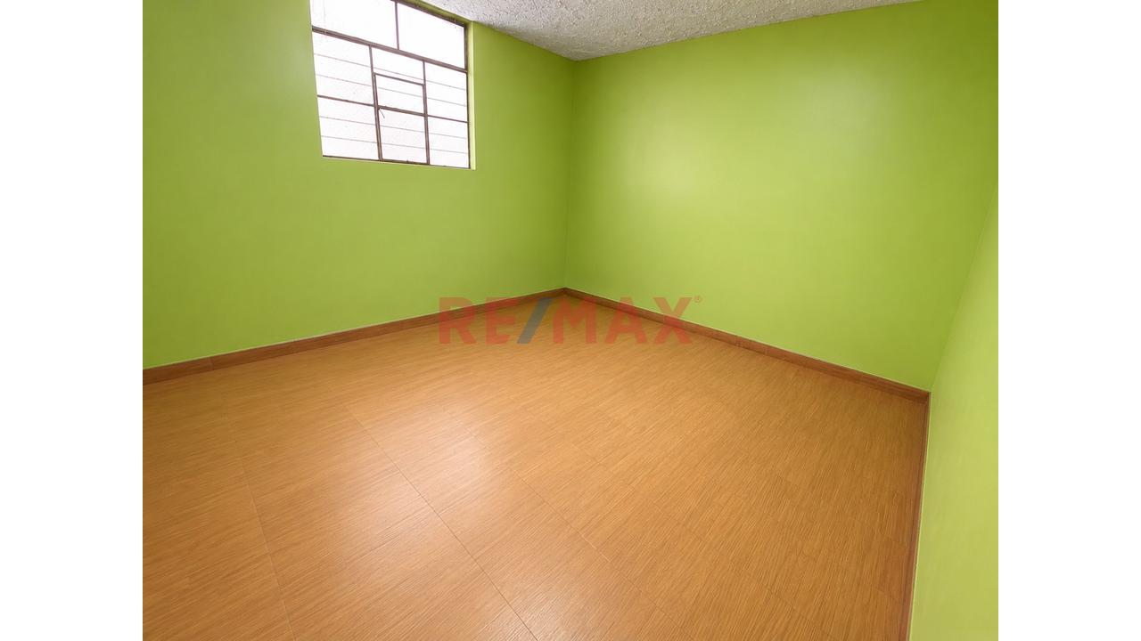 Venta De Departamento Duplex Con Azotea Urb Primavera - 16