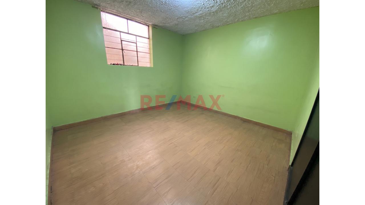 Venta De Departamento Duplex Con Azotea Urb Primavera - 13