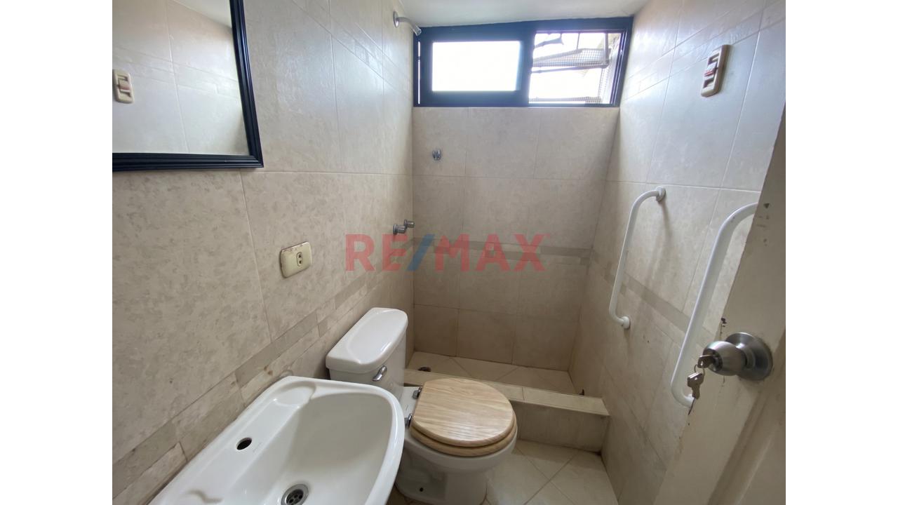 Venta De Departamento Duplex Con Azotea Urb Primavera - 9