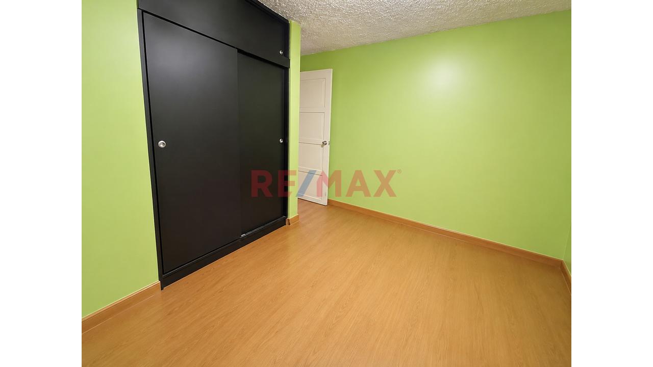Venta De Departamento Duplex Con Azotea Urb Primavera - 17