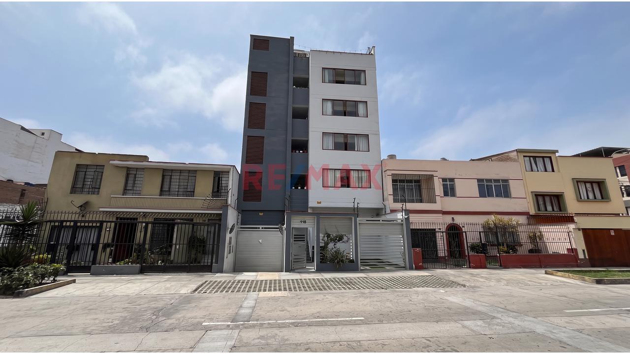 🏢 ¡Estreno / Casi Nuevo! Moderno Departamento De 3 Dormitorios + 2 Cocheras En Pueblo Libre 📍