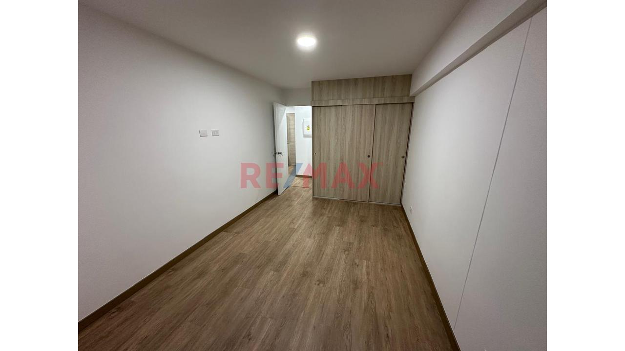 ¡Estrena Tu Nuevo Hogar! Alquilo Miniflat En Av. San Felipe! — foto 5